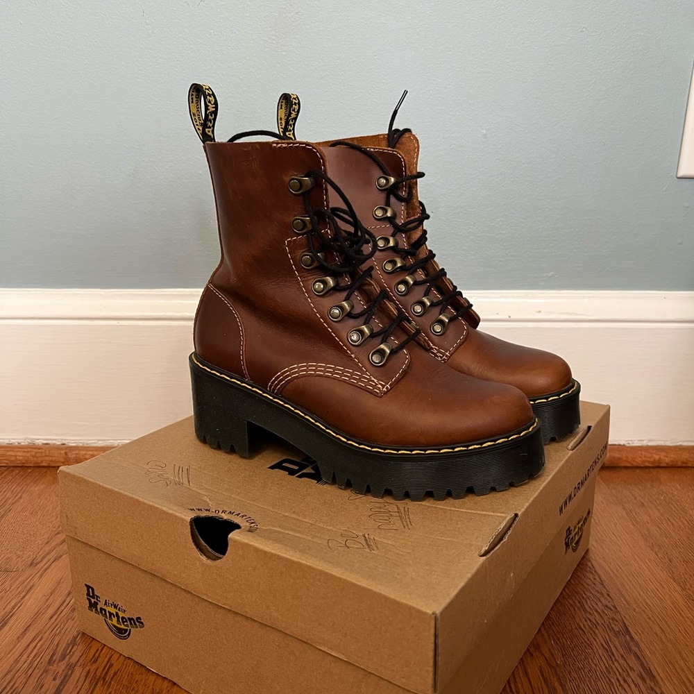 Dr. Martens Leona Boots - Butterscotch